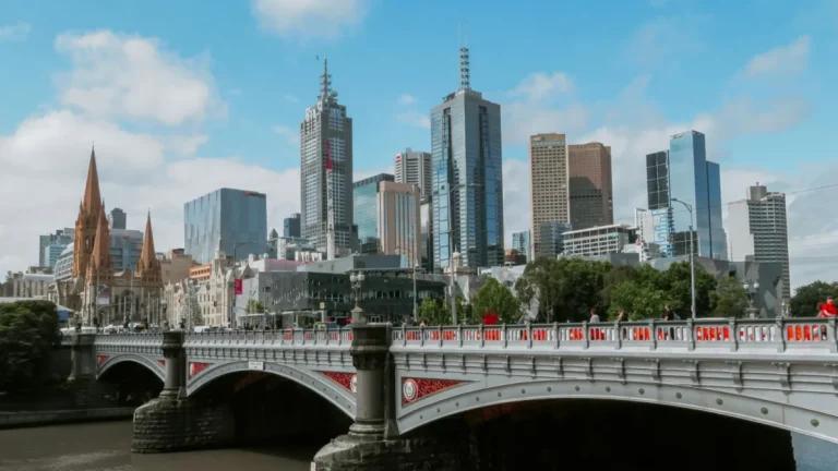 Australians with Mortgages and Renters Carry Highest Unpaid Credit Card Debt Banking Gurukul, GOLN Australians with Mortgages and Renters Carry Highest Unpaid Credit Card Debt