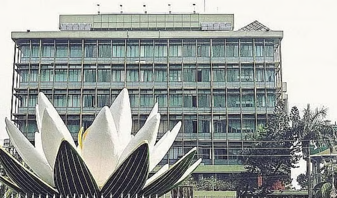 Top Officials of Bangladesh Bank and BSEC Can Now Become Bank MDs Banking Gurukul, GOLN Regulators to Banks: New Policy Raises Leadership, Bias Concerns